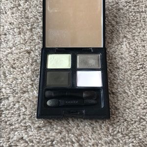 Suqqu eyeshadow authorized